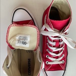 Women’s sz 7 high top converse